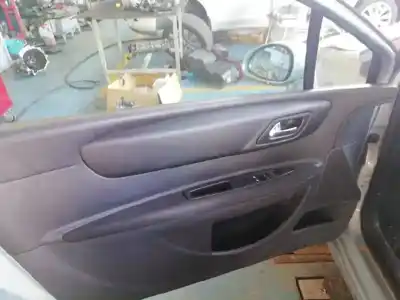 Véhicule à la ferraille citroen c4 coupe by loeb de l'année 2005 alimenté rhr