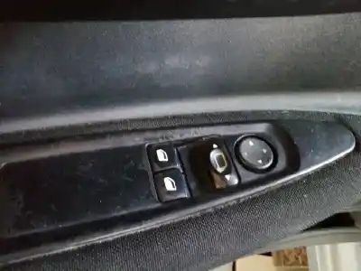 Véhicule à la ferraille citroen c4 coupe by loeb de l'année 2005 alimenté rhr