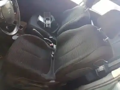 Véhicule à la ferraille citroen c4 coupe by loeb de l'année 2005 alimenté rhr