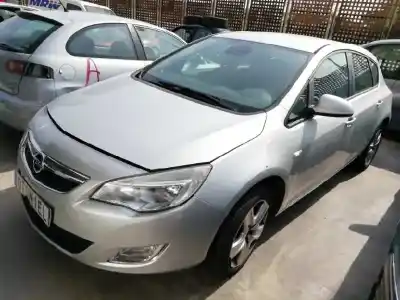 Verschrottungsfahrzeug OPEL ASTRA J LIM. Cosmo des Jahres 2011 angetrieben A17DTR