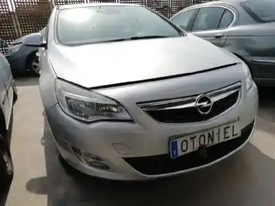 Sloopvoertuig opel astra j lim. cosmo van het jaar 2011 aangedreven a17dtr