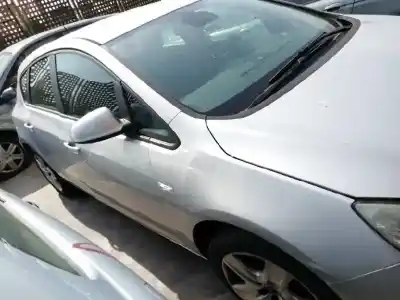Sloopvoertuig opel astra j lim. cosmo van het jaar 2011 aangedreven a17dtr