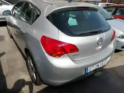 Sloopvoertuig opel astra j lim. cosmo van het jaar 2011 aangedreven a17dtr