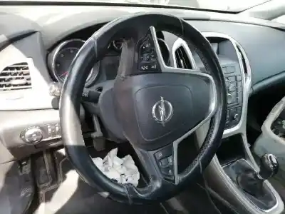 Sloopvoertuig opel astra j lim. cosmo van het jaar 2011 aangedreven a17dtr