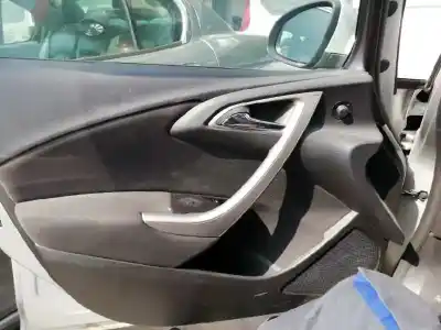 Sloopvoertuig opel astra j lim. cosmo van het jaar 2011 aangedreven a17dtr