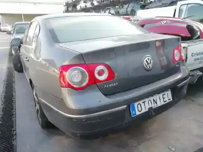 Verschrottungsfahrzeug VOLKSWAGEN PASSAT BERLINA (3C2) Advance Plus Bluemotion des Jahres 2006 angetrieben BKC