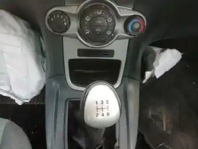 Здавання транспортного засобу ford fiesta (cb1) ghia року 2010 потужний spja
