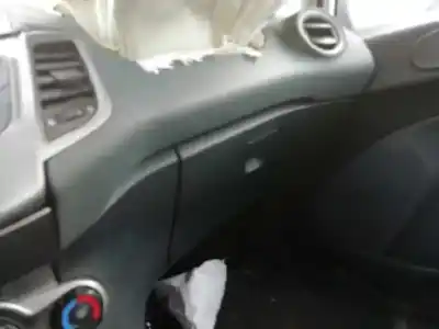 Здавання транспортного засобу ford fiesta (cb1) ghia року 2010 потужний spja