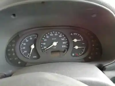 Здавання транспортного засобу renault clio ii fase i (b/cbo) 1.2 року 1998 потужний d7f