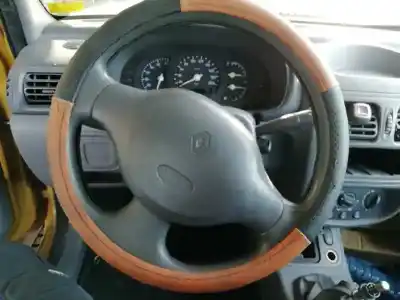 Здавання транспортного засобу renault clio ii fase i (b/cbo) 1.2 року 1998 потужний d7f