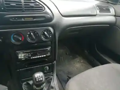 Sloopvoertuig ford mondeo berlina (gd) ambiente van het jaar 2000 aangedreven rfn