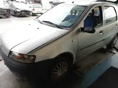 Vehicul casat fiat punto berlina (188) 1.9 diesel eco al anului 2000 alimentat 188a3000