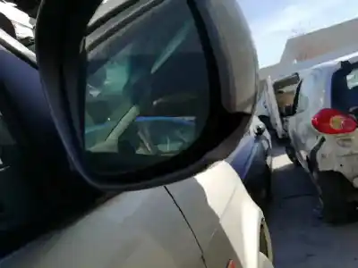 Veículo de Sucata kia carnival td ls do ano 2001 alimentado j3