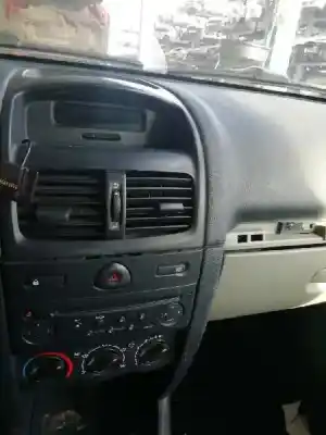 Veículo de Sucata renault clio ii fase ii (b/cb0) 1.5 dci diesel do ano 2003 alimentado k9k b7