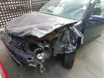 Vehicul casat volkswagen golf iv berlina (1j1) 1.9 tdi al anului 1998 alimentat alh