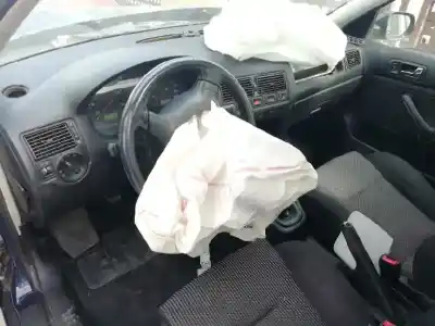 Vehicul casat volkswagen golf iv berlina (1j1) 1.9 tdi al anului 1998 alimentat alh