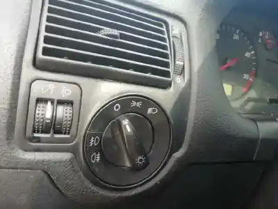 Vehicul casat volkswagen golf iv berlina (1j1) 1.9 tdi al anului 1998 alimentat alh