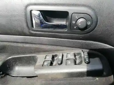 Vehicul casat volkswagen golf iv berlina (1j1) 1.9 tdi al anului 1998 alimentat alh