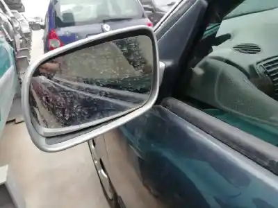 Здавання транспортного засобу seat toledo ii (1m2) 1.6 16v року 2001 потужний aus