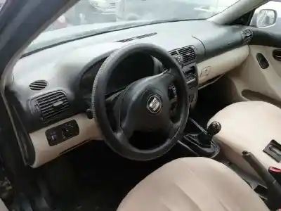 Здавання транспортного засобу seat toledo ii (1m2) 1.6 16v року 2001 потужний aus