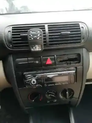 Здавання транспортного засобу seat toledo ii (1m2) 1.6 16v року 2001 потужний aus