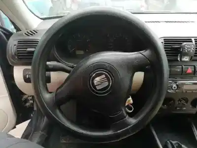 Здавання транспортного засобу seat toledo ii (1m2) 1.6 16v року 2001 потужний aus