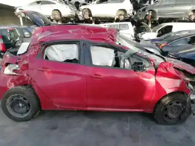 Véhicule à la ferraille peugeot 208 active de l'année 2014 alimenté hm01