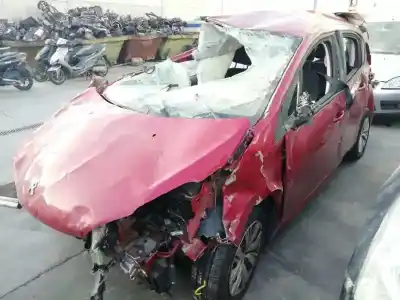 Véhicule à la ferraille peugeot 208 active de l'année 2014 alimenté hm01