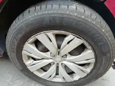 Véhicule à la ferraille peugeot 208 active de l'année 2014 alimenté hm01