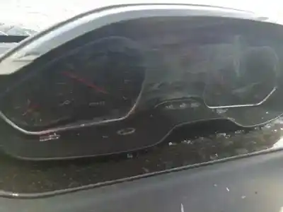 Véhicule à la ferraille peugeot 208 active de l'année 2014 alimenté hm01