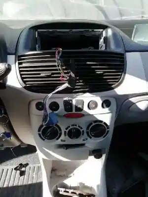 Veicolo di demolizione fiat punto berlina (188) 1.3 jtd classic dell'anno 2004 alimentato 188a9000