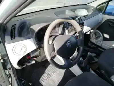 Veicolo di demolizione fiat punto berlina (188) 1.3 jtd classic dell'anno 2004 alimentato 188a9000