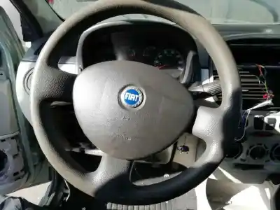 Veicolo di demolizione fiat punto berlina (188) 1.3 jtd classic dell'anno 2004 alimentato 188a9000