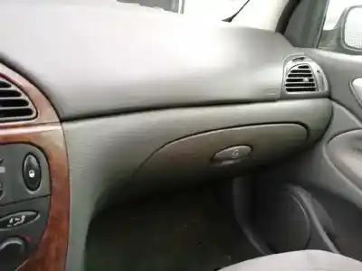 Здавання транспортного засобу citroen c5 berlina 1.8 cat (6fz / ew7j4) року 2004 потужний 6fz