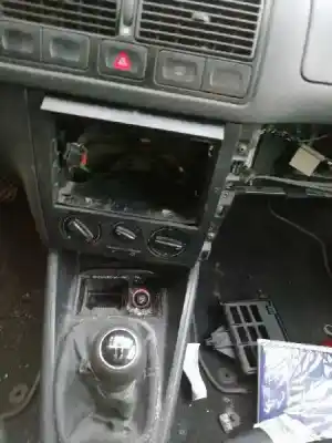 Vehicul casat volkswagen golf iv berlina (1j1) 1.9 tdi al anului 2000 alimentat alh