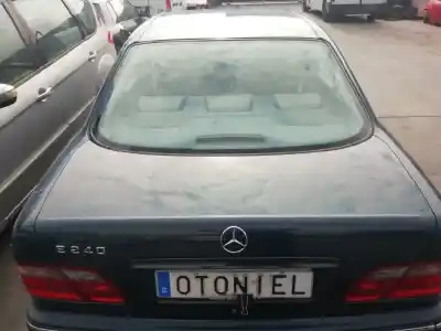 Здавання транспортного засобу mercedes-benz clase e (w210) berlina 240 (210.061) року 2000 потужний m112911