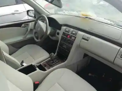 Здавання транспортного засобу mercedes-benz clase e (w210) berlina 240 (210.061) року 2000 потужний m112911