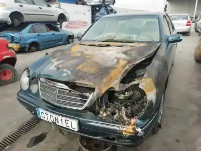 Здавання транспортного засобу mercedes-benz clase e (w210) berlina 240 (210.061) року 2000 потужний m112911