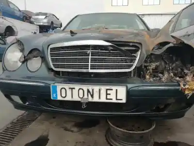 Здавання транспортного засобу mercedes-benz clase e (w210) berlina 240 (210.061) року 2000 потужний m112911