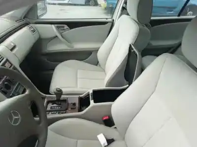 Здавання транспортного засобу mercedes-benz clase e (w210) berlina 240 (210.061) року 2000 потужний m112911