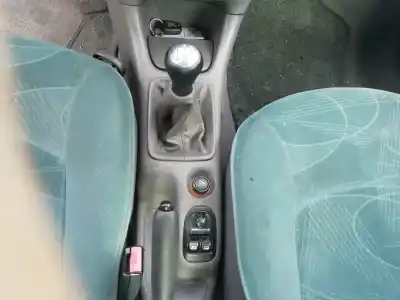 Hurda Aracı peugeot 206 berlina xt yılın 2002 güçlü 8hx