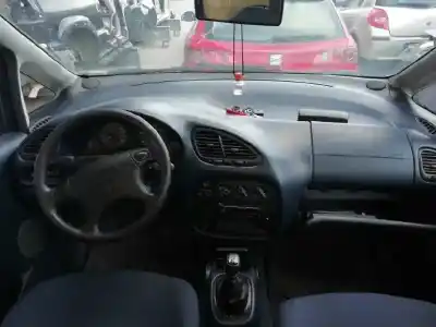 Véhicule à la ferraille volkswagen sharan (7m8) básico de l'année 1998 alimenté afn