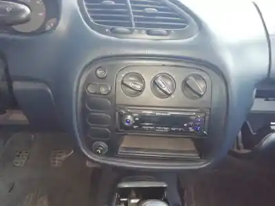 Véhicule à la ferraille volkswagen sharan (7m8) básico de l'année 1998 alimenté afn