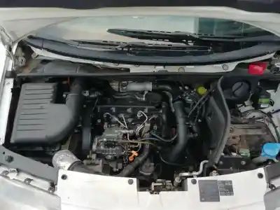 Véhicule à la ferraille volkswagen sharan (7m8) básico de l'année 1998 alimenté afn