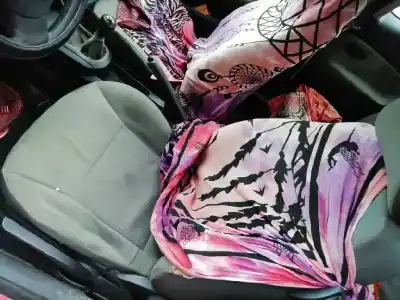 Véhicule à la ferraille seat ibiza (6l1) fresh de l'année 2004 alimenté azq