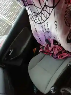 Véhicule à la ferraille seat ibiza (6l1) fresh de l'année 2004 alimenté azq