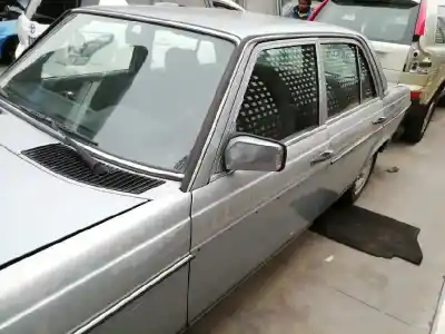 Véhicule à la ferraille mercedes-benz clase e (w123) berlina+coupe d 300 de l'année 1984 alimenté 617912