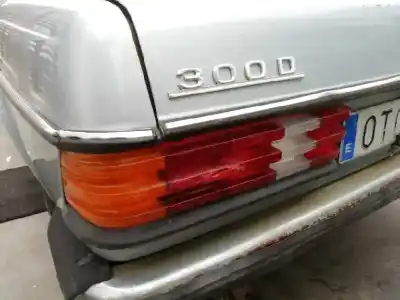 Véhicule à la ferraille mercedes-benz clase e (w123) berlina+coupe d 300 de l'année 1984 alimenté 617912