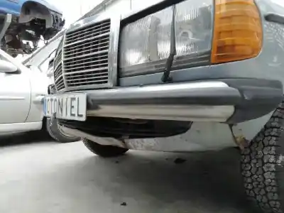 Véhicule à la ferraille mercedes-benz clase e (w123) berlina+coupe d 300 de l'année 1984 alimenté 617912