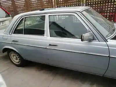 Véhicule à la ferraille mercedes-benz clase e (w123) berlina+coupe d 300 de l'année 1984 alimenté 617912